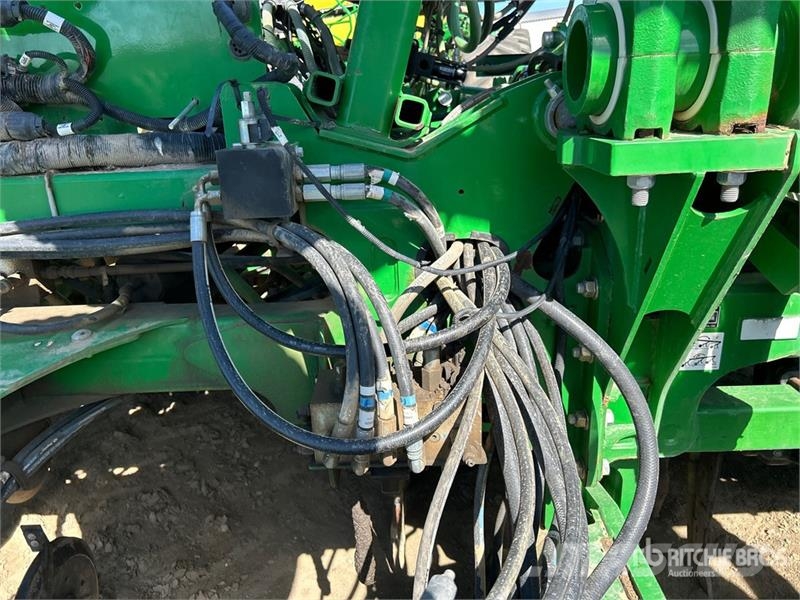 John Deere 1870 76 ft Air Seeder Mibzerler