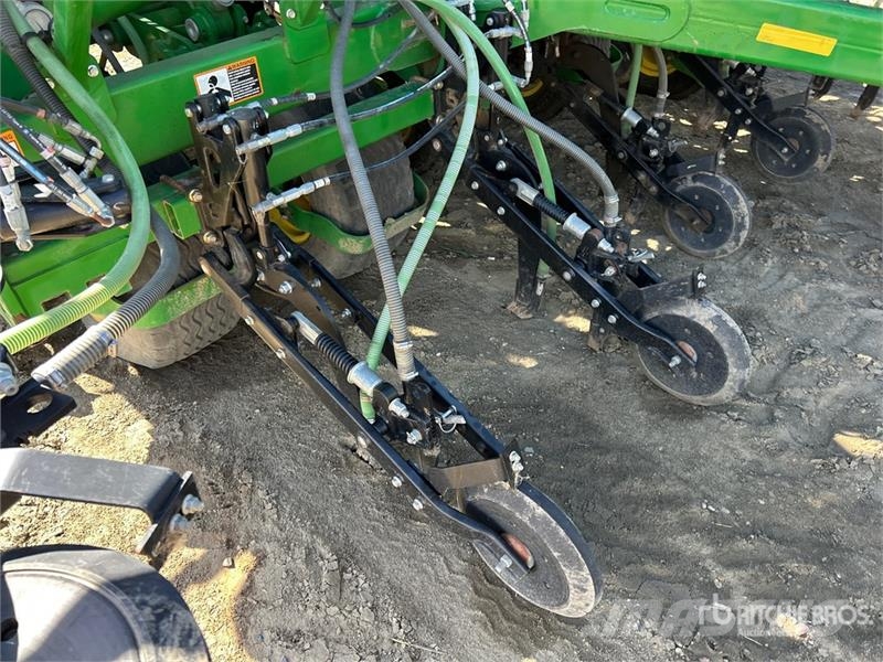 John Deere 1870 76 ft Air Seeder Mibzerler
