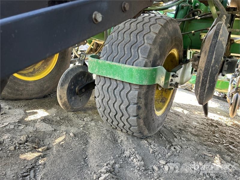 John Deere 1870 76 ft Air Seeder Mibzerler