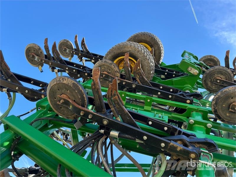 John Deere 1870 76 ft Air Seeder Mibzerler