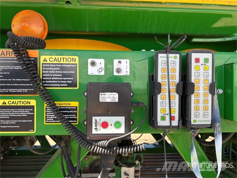 John Deere 1870 76 ft Air Seeder Mibzerler