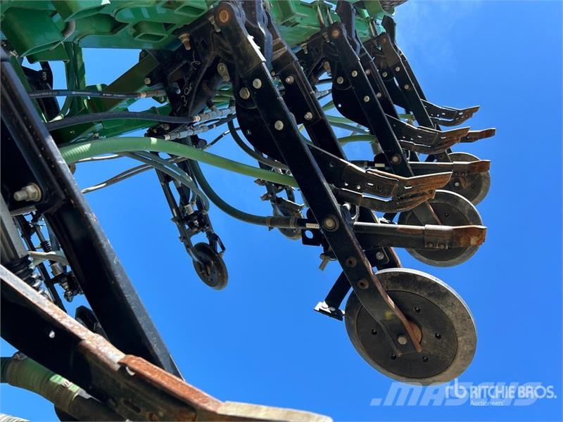 John Deere 1870 76 ft Air Seeder Mibzerler