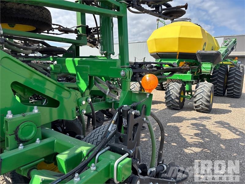 John Deere 1870X 56 ft Air Drill W/ 2016 John Deere 1910 Air Sorvetőgép