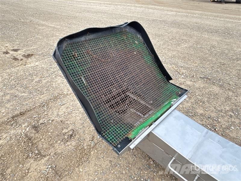 John Deere 1910 12 in Conveyor System Agriculture - Others