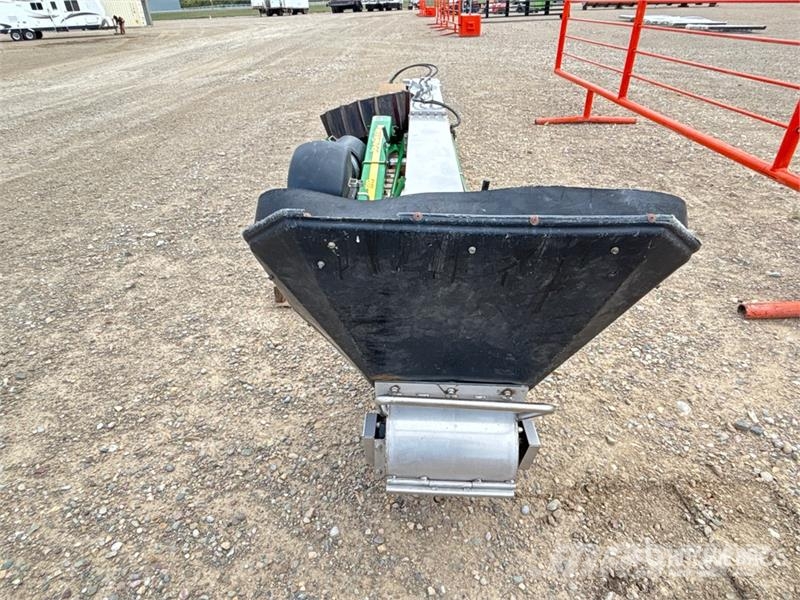 John Deere 1910 12 in Conveyor System Agriculture - Others