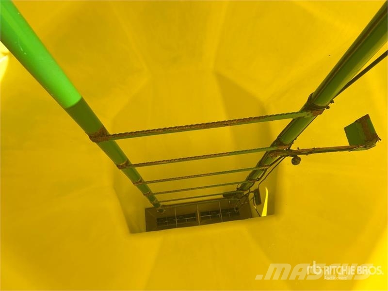 John Deere 1910 350 bu Tow-Behind Air Cart Sorvetőgép