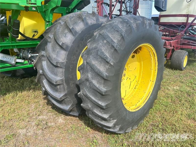 John Deere 1910 350 bu Tow-Behind Air Cart Sorvetőgép