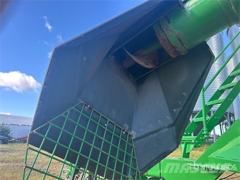 John Deere 1910 350 bu Tow-Behind Air Cart Sorvetőgép