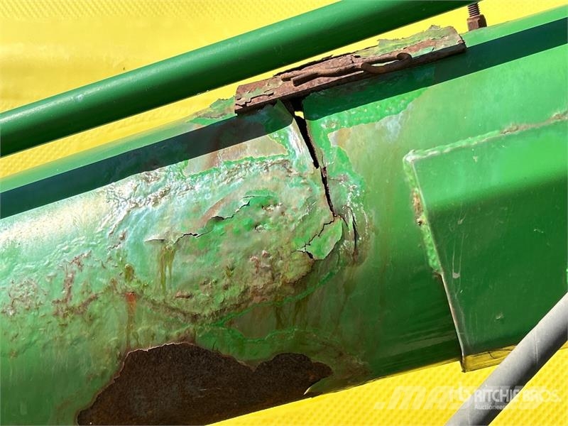 John Deere 1910 430 bu Tow-Between Air Cart (Inoperable) Kylvökoneet