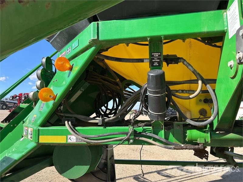 John Deere 1910 430 bu Tow-Between Air Cart (Inoperable) Kylvökoneet