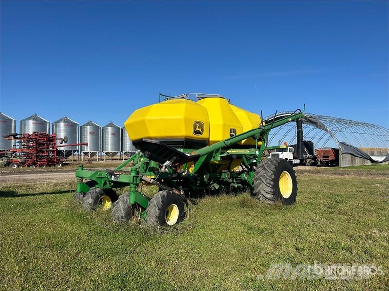 John Deere 1910 430 bu Tow-Behind Air Cart (Inoperable) Drills