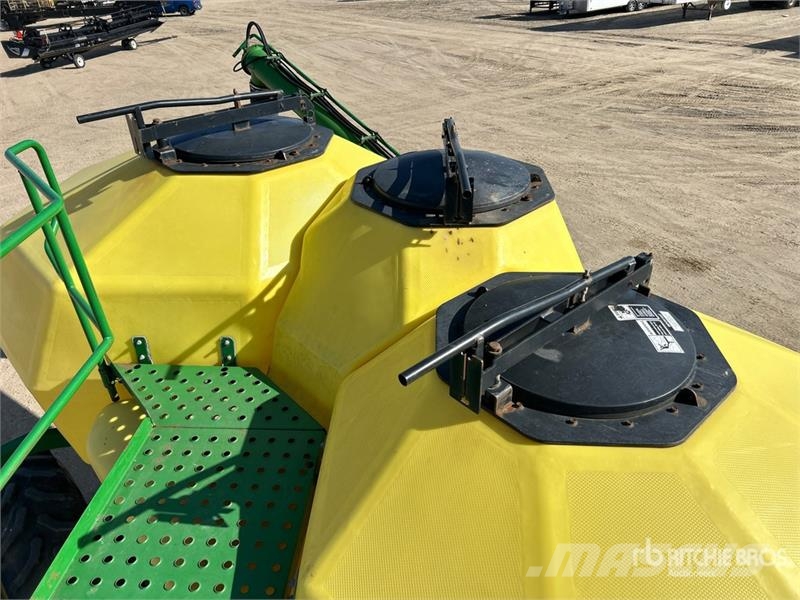 John Deere 1910 430 bu Tow-Between Air Cart (Inoperable) Kylvökoneet