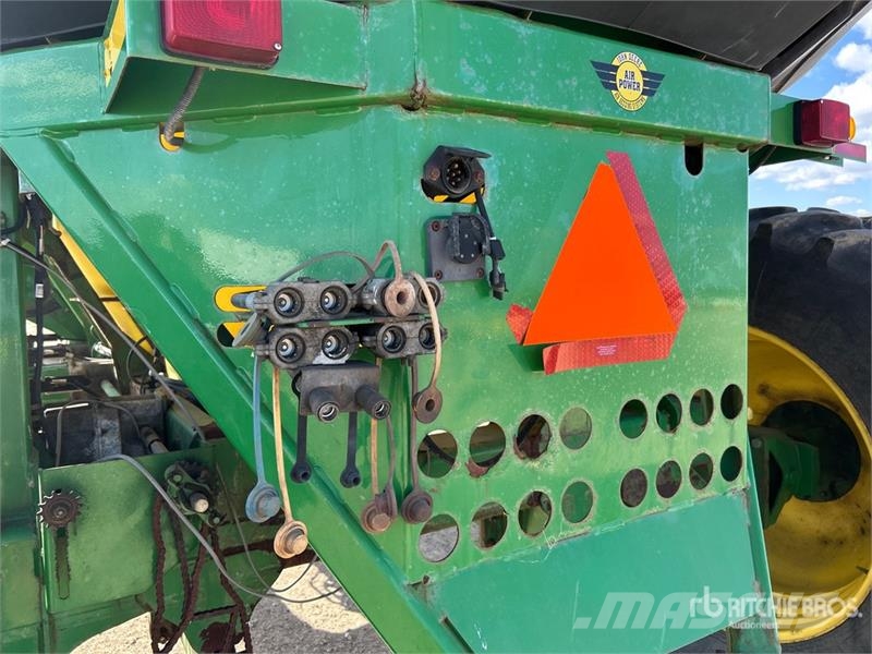 John Deere 1910 430 bu Tow-Between Air Cart (Inoperable) Kylvökoneet
