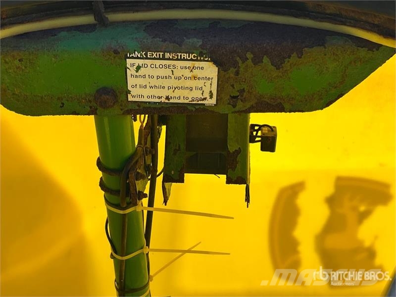 John Deere 1910 430 bu Tow-Between Air Cart (Inoperable) Kylvökoneet