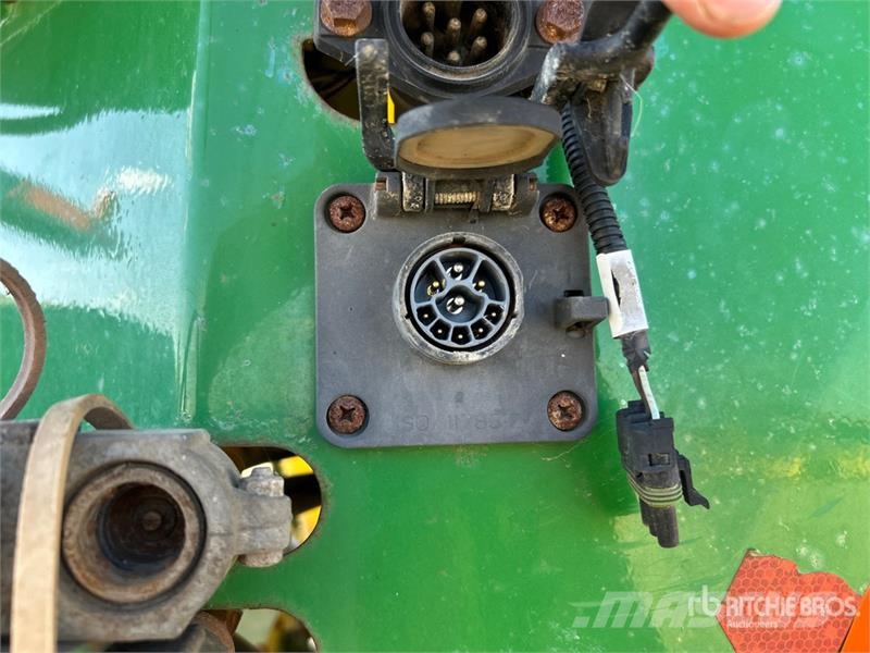John Deere 1910 430 bu Tow-Between Air Cart (Inoperable) Kylvökoneet