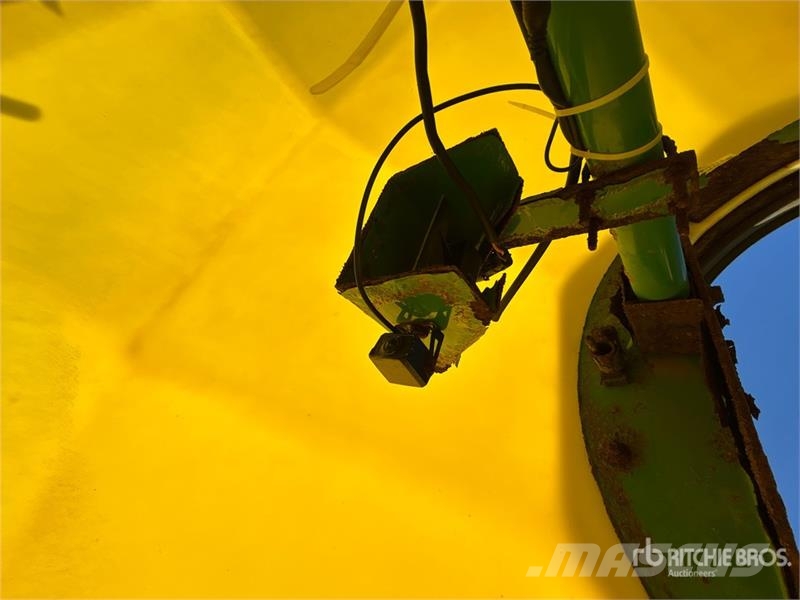 John Deere 1910 430 bu Tow-Between Air Cart (Inoperable) Kylvökoneet
