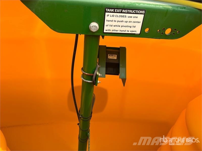 John Deere 1910 550 bu Air Cart Mibzerler