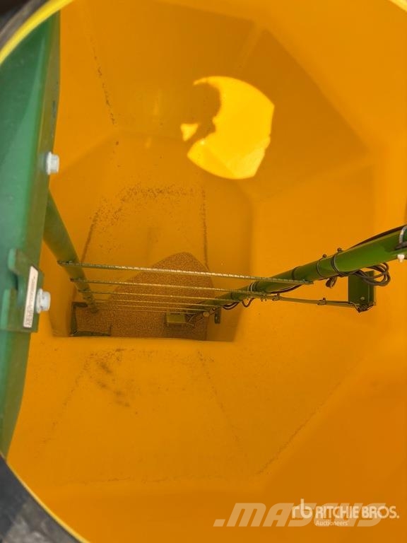 John Deere 1910 550 bu Air Cart Mibzerler