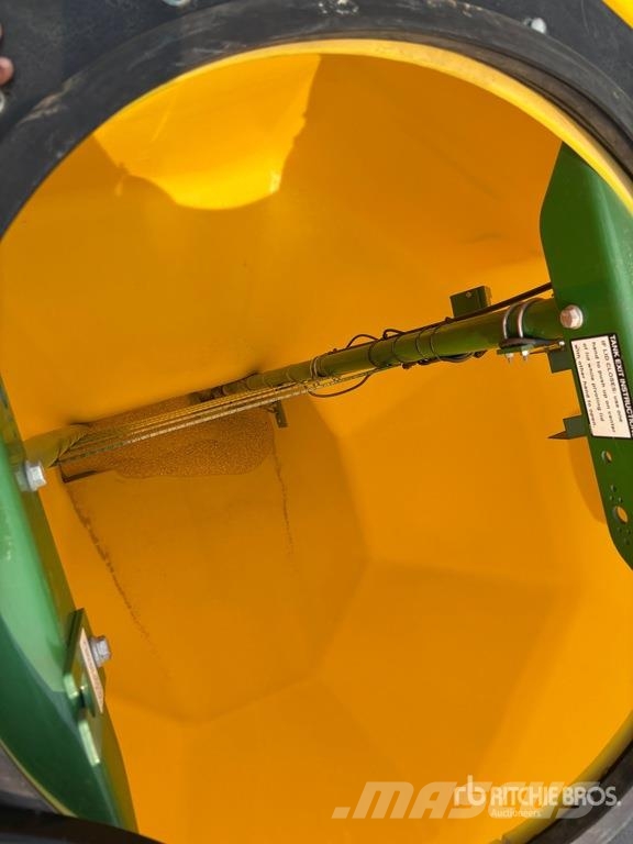 John Deere 1910 550 bu Air Cart Mibzerler