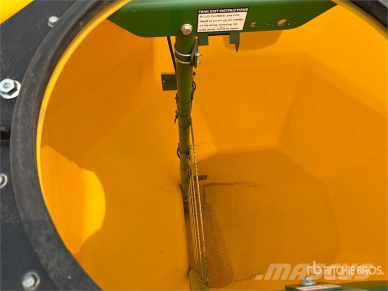 John Deere 1910 550 bu Air Cart Mibzerler