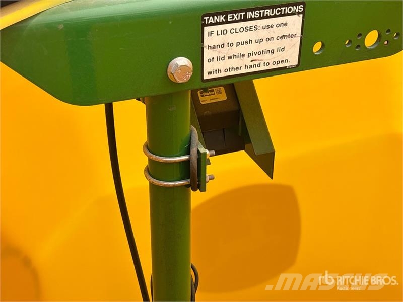 John Deere 1910 550 bu Air Cart Mibzerler