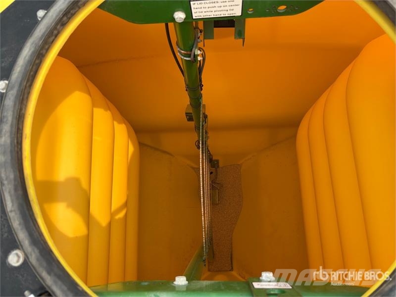John Deere 1910 550 bu Air Cart Mibzerler