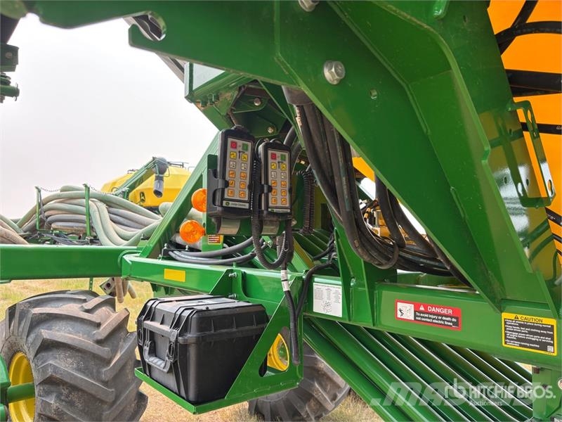 John Deere 1910 550 bu Air Cart Mibzerler