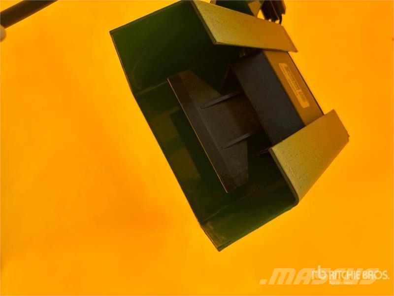 John Deere 1910 550 bu Air Cart Mibzerler