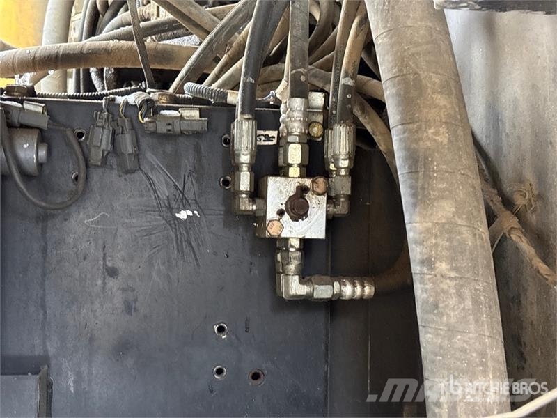 John Deere 200D LC Bageri guseničari