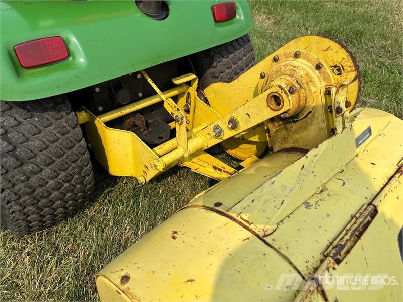 John Deere 210 Päältäajettavat ruohonleikkurit