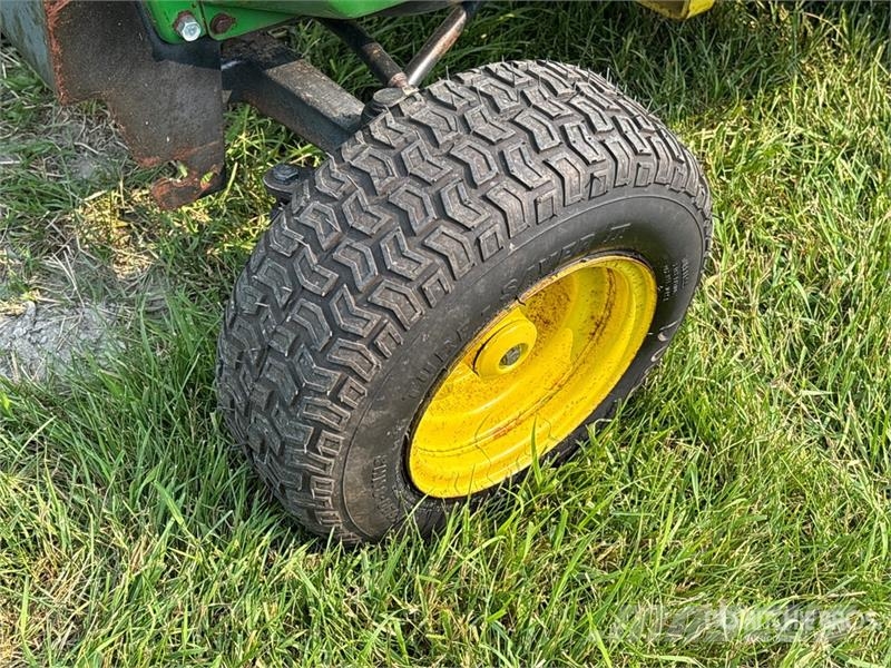 John Deere 210 Päältäajettavat ruohonleikkurit