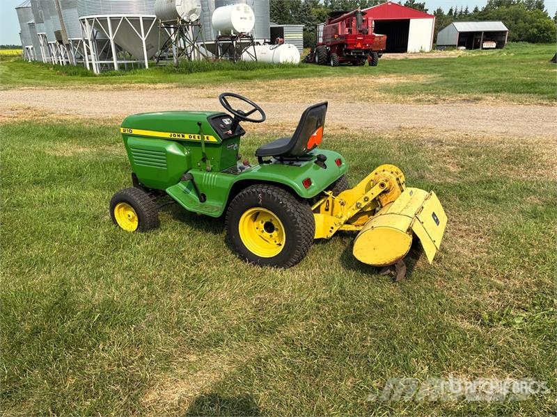 John Deere 210 Päältäajettavat ruohonleikkurit
