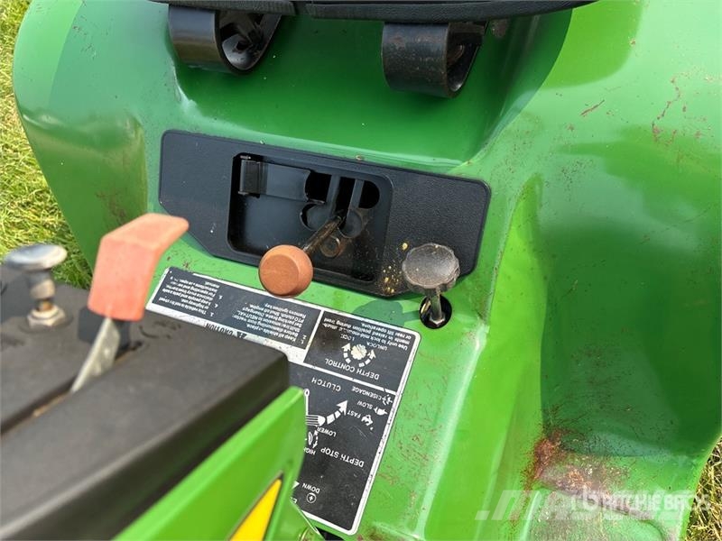 John Deere 210 Päältäajettavat ruohonleikkurit