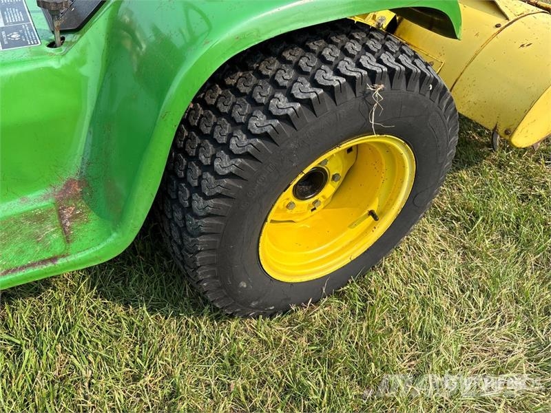 John Deere 210 Päältäajettavat ruohonleikkurit