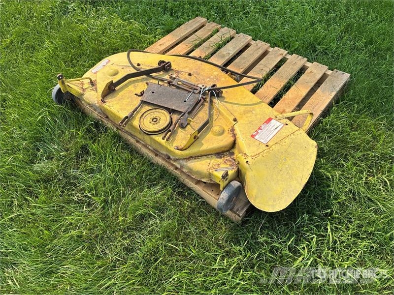 John Deere 210 Päältäajettavat ruohonleikkurit