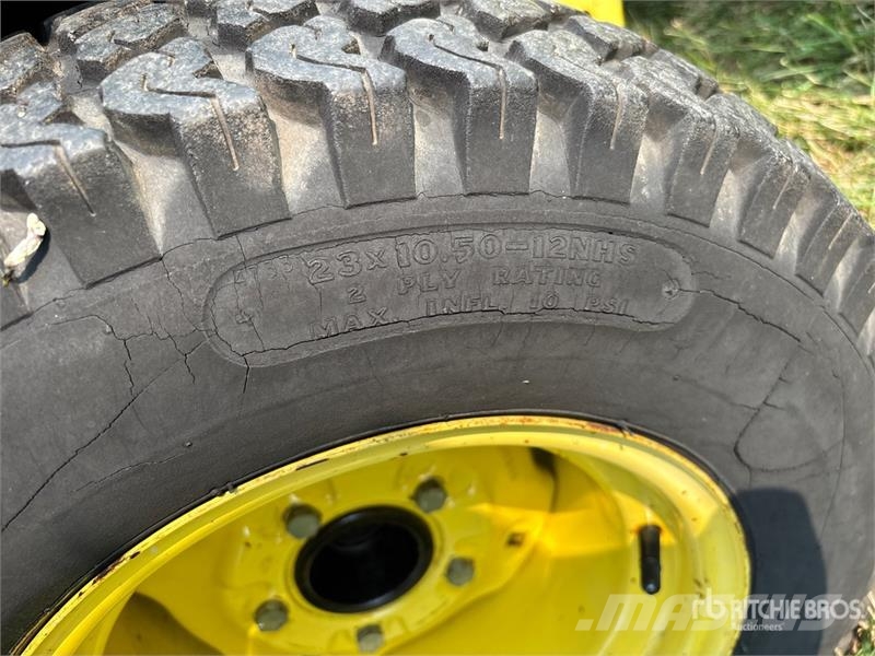 John Deere 210 Päältäajettavat ruohonleikkurit