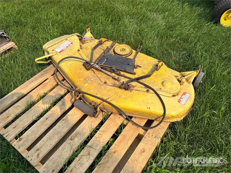 John Deere 210 Päältäajettavat ruohonleikkurit