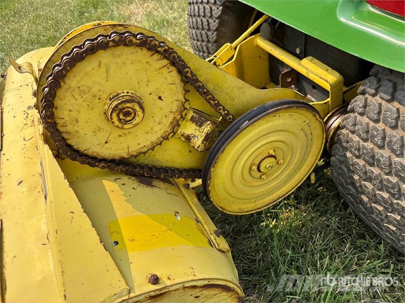 John Deere 210 Päältäajettavat ruohonleikkurit