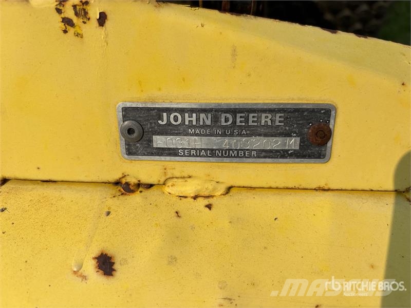 John Deere 210 Päältäajettavat ruohonleikkurit