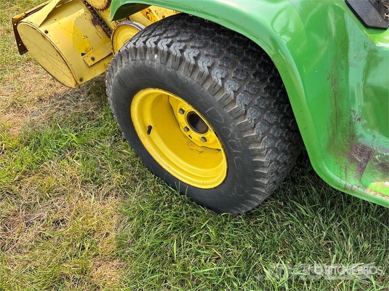John Deere 210 Päältäajettavat ruohonleikkurit