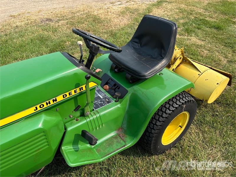 John Deere 210 Päältäajettavat ruohonleikkurit