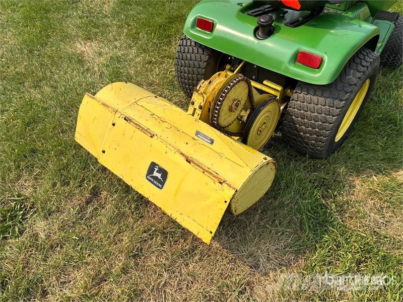 John Deere 210 4x2 Ride-On Lawn Mower Reitermäher