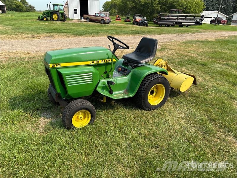 John Deere 210 4x2 Ride-On Lawn Mower Reitermäher