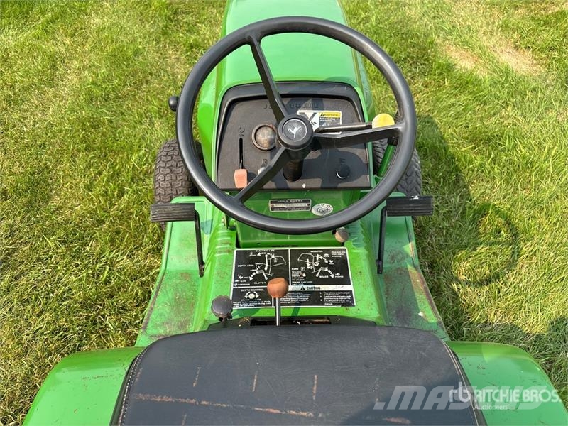 John Deere 210 4x2 Ride-On Lawn Mower Reitermäher