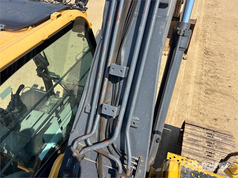 John Deere 210G Paletli ekskavatörler