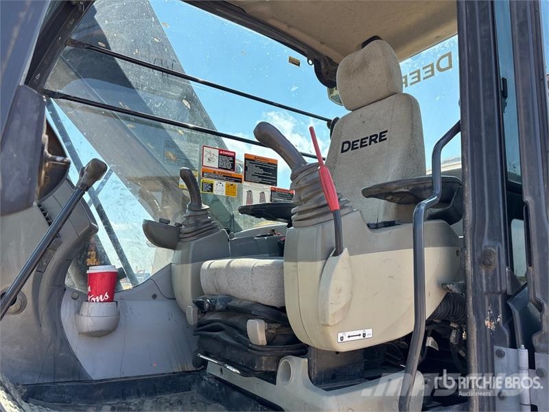 John Deere 210G Paletli ekskavatörler