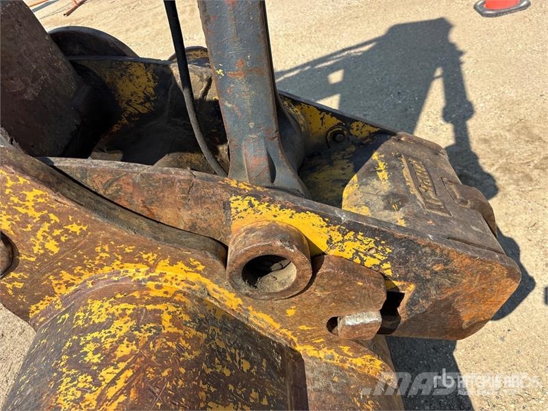 John Deere 210G Paletli ekskavatörler