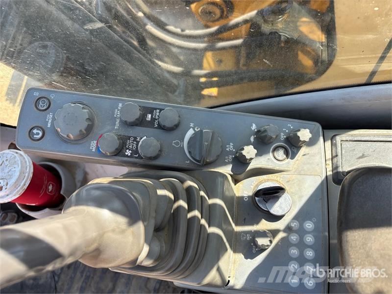 John Deere 210G Paletli ekskavatörler