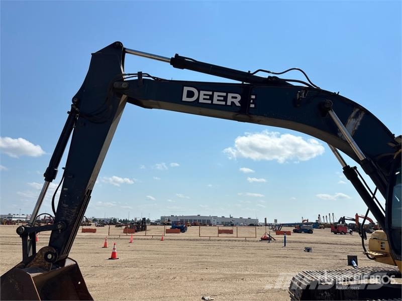 John Deere 210G Paletli ekskavatörler