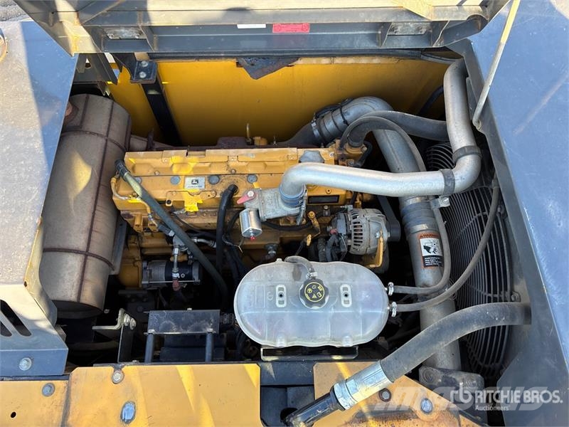 John Deere 210G LC Paletli ekskavatörler